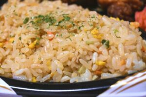 お弁当に冷凍チャーハンはアリ?安全に楽しむコツと注意点を解説